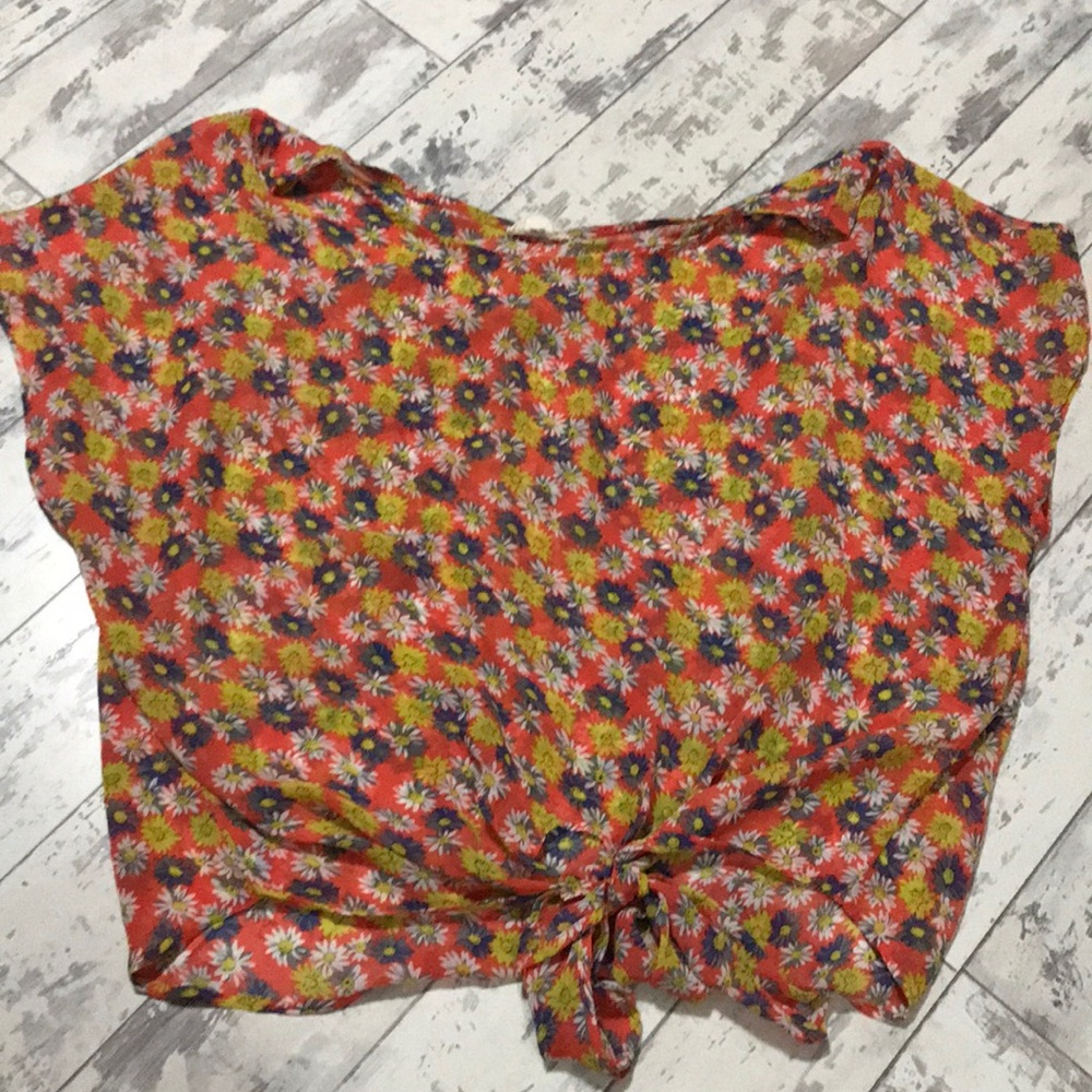 Must have Tie front floral top 5/$25